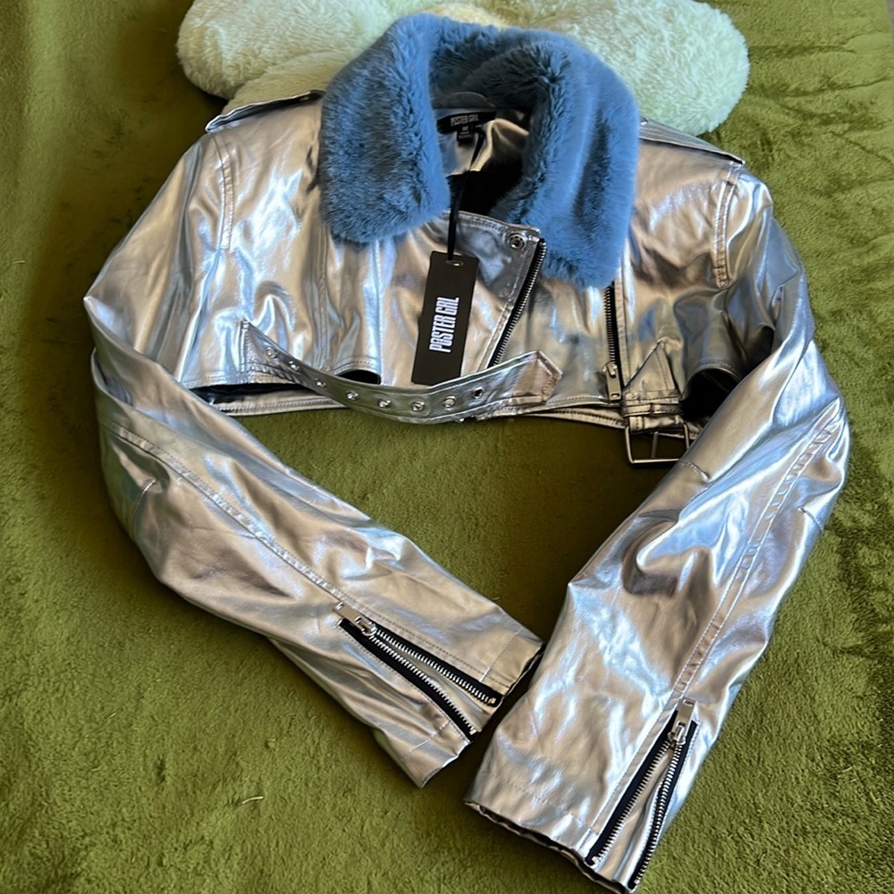 •POSTER GIRL• ✨Metallic Silver Cropped Faux Fur Collar Moto Jacket⛓️‍💥